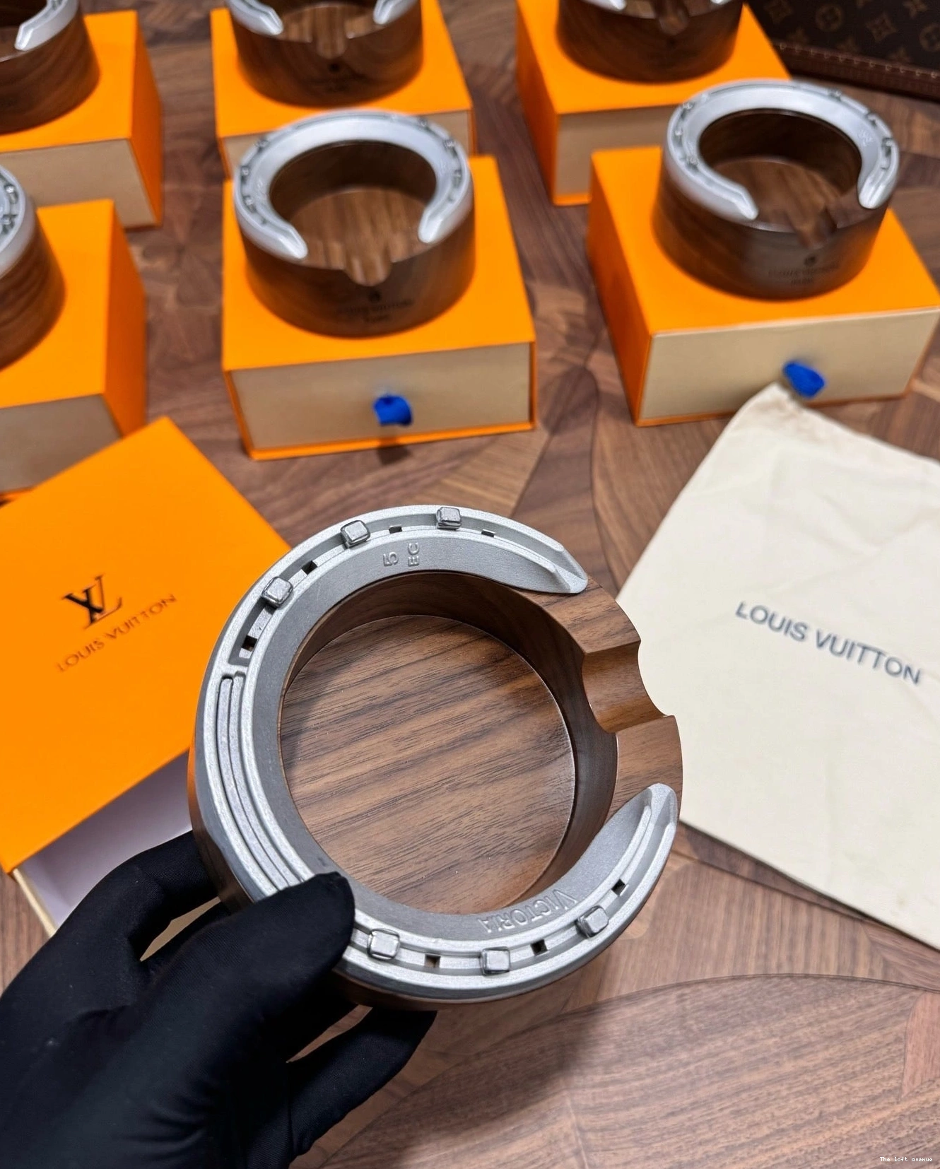 LV CUSTOM ASHTRAY HORSESHOE 0731